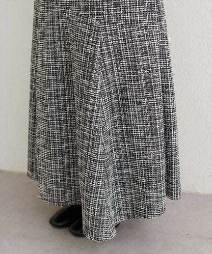 不對稱下襬粗花呢格紋半身裙