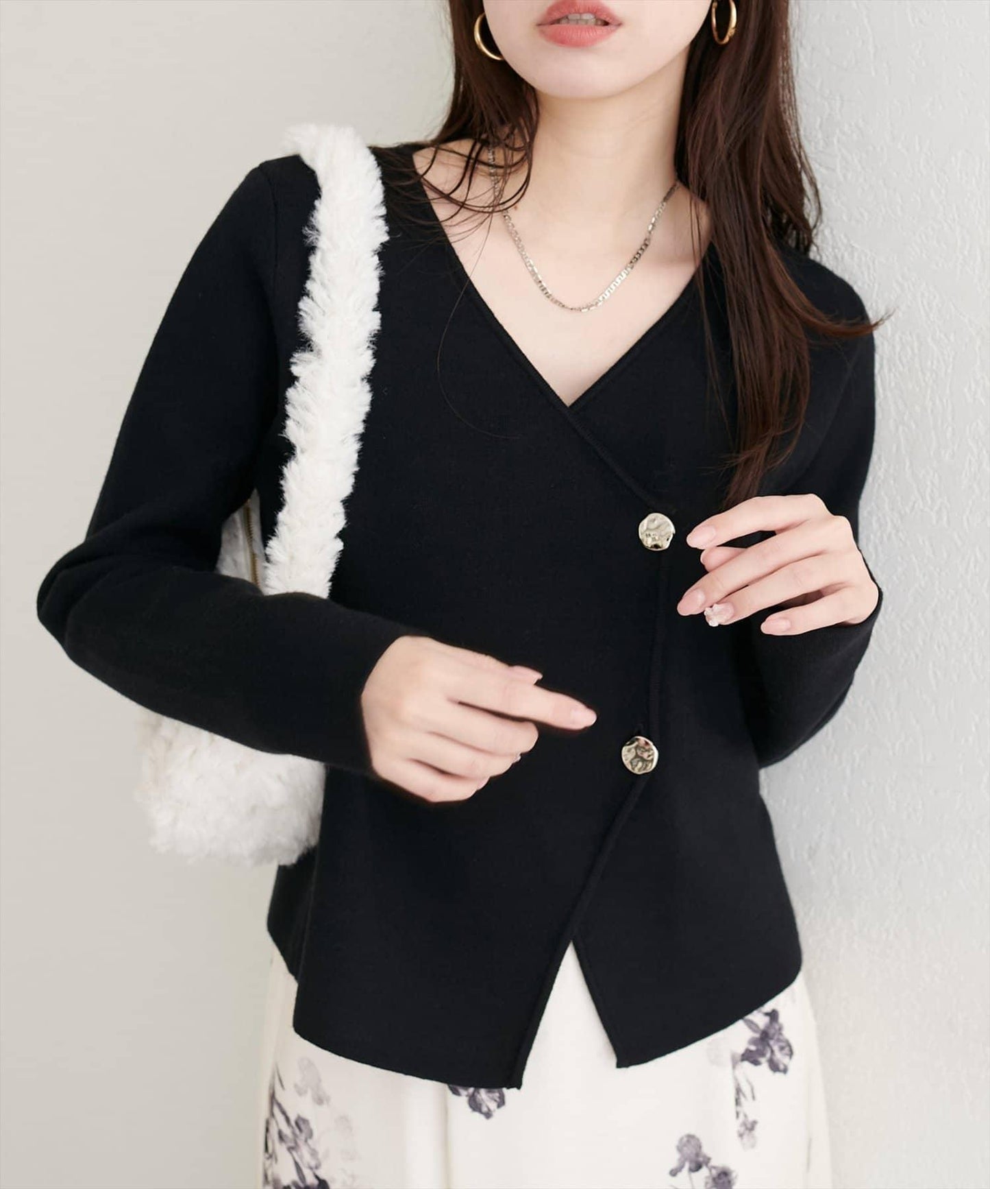 金色紐扣V領套頭衫