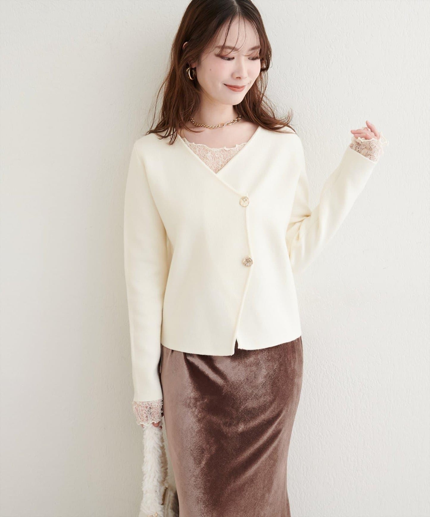 金色紐扣V領套頭衫