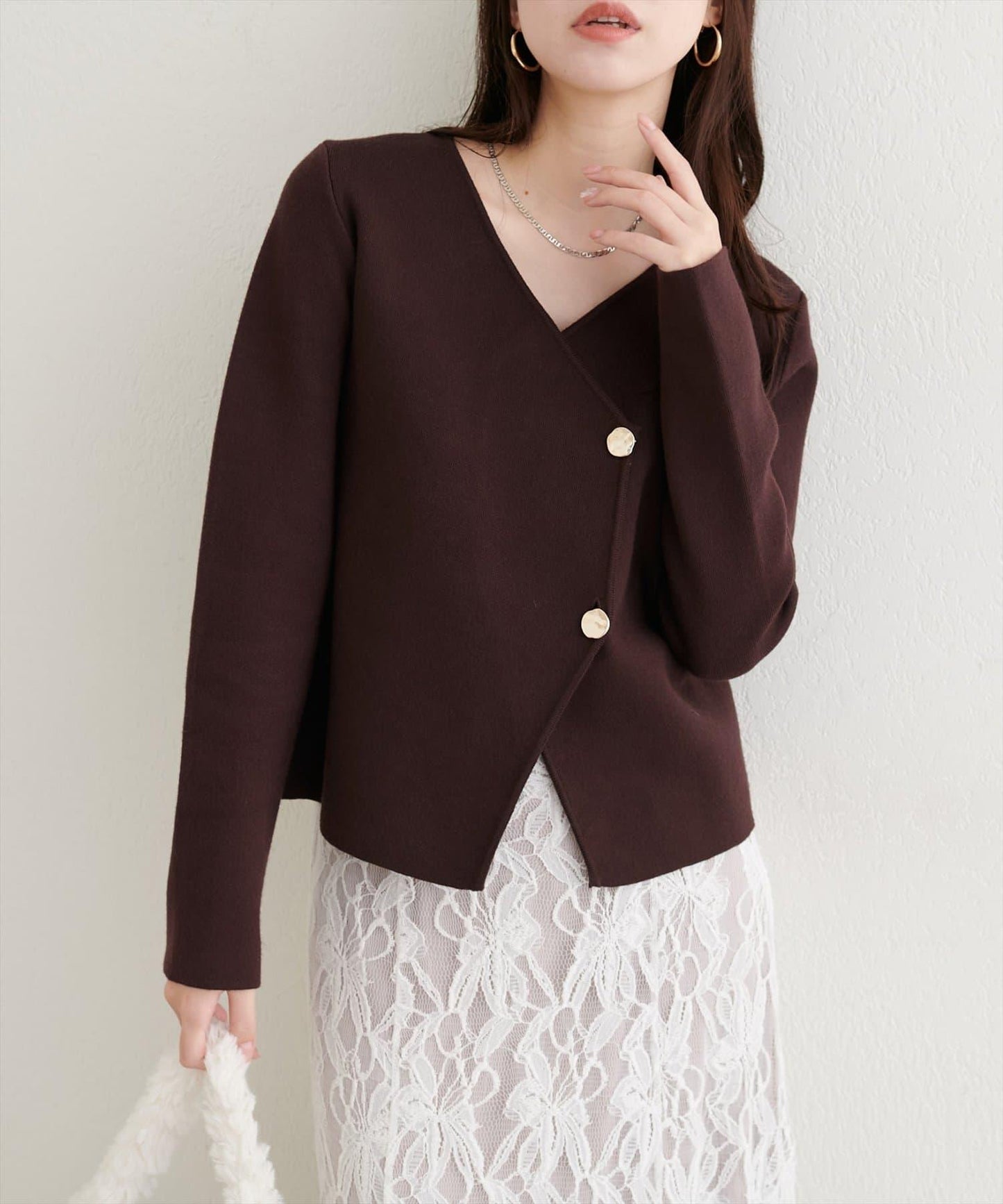 金色紐扣V領套頭衫