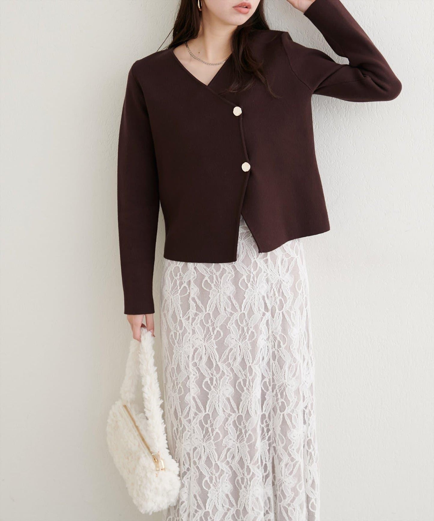 金色紐扣V領套頭衫