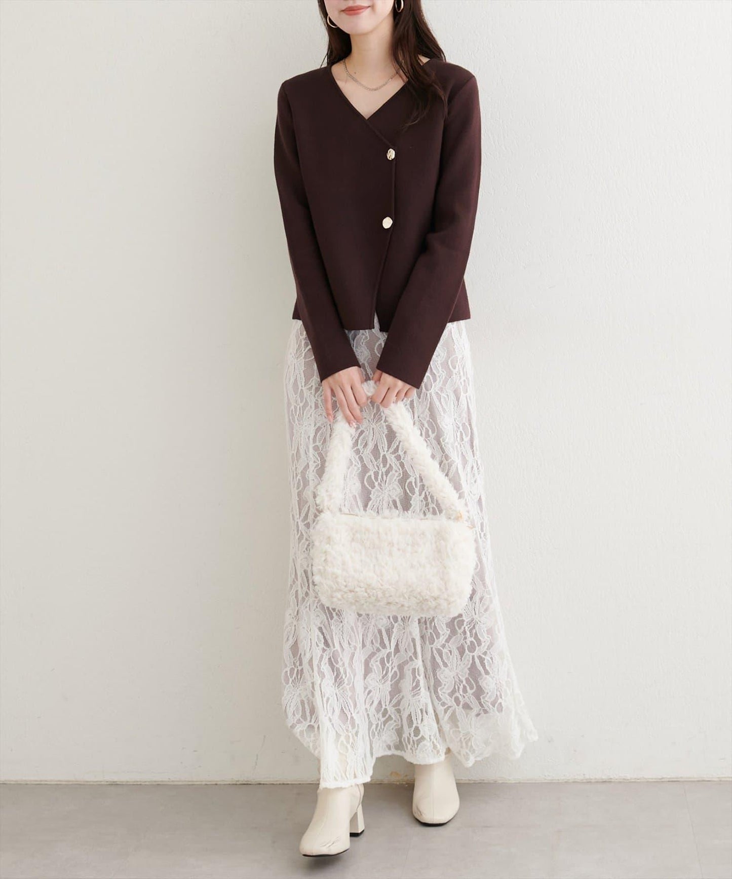 金色紐扣V領套頭衫