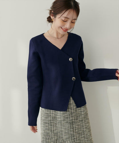 金色紐扣V領套頭衫