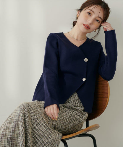 金色紐扣V領套頭衫