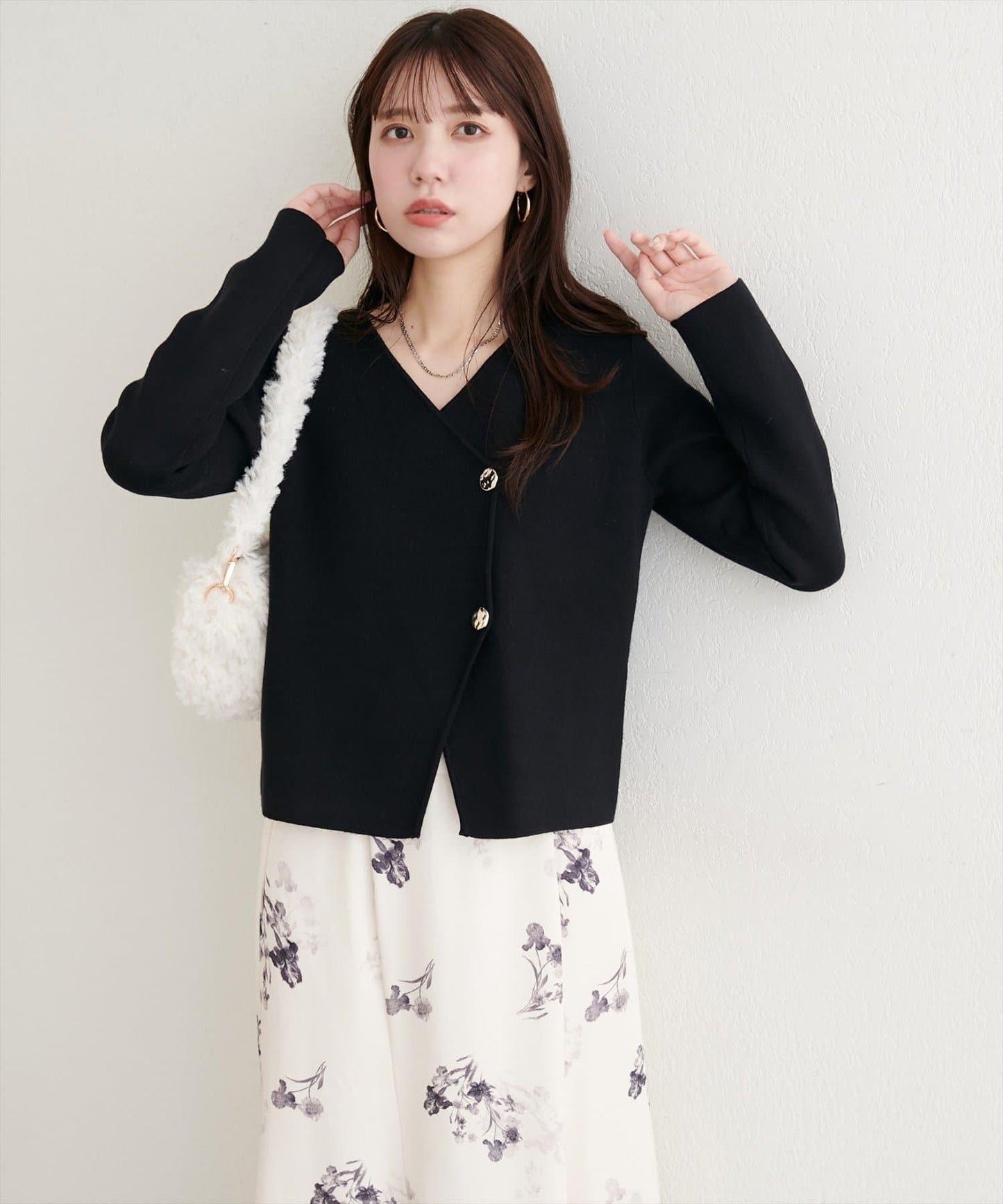 金色紐扣V領套頭衫