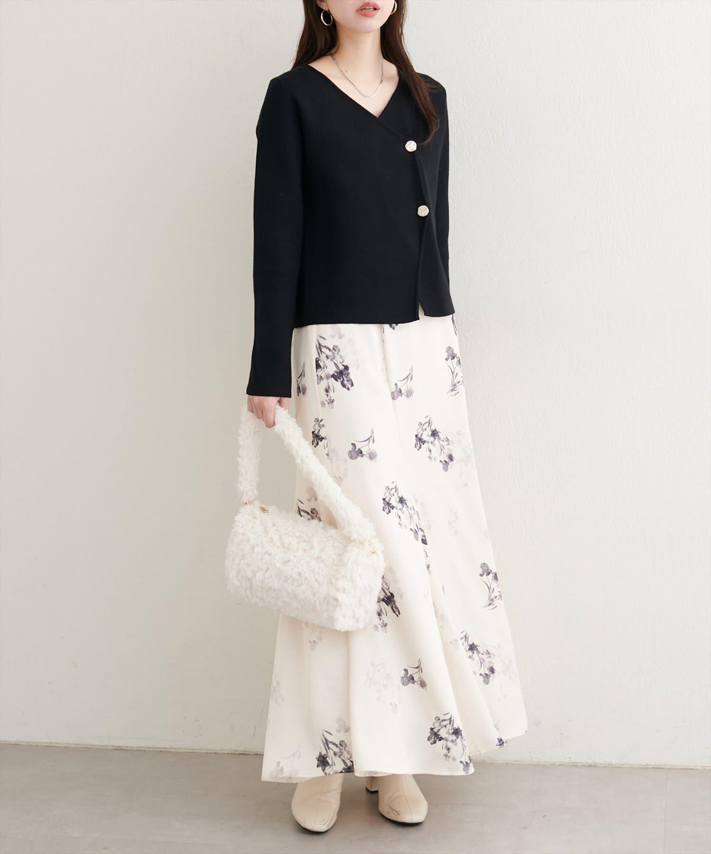 金色紐扣V領套頭衫