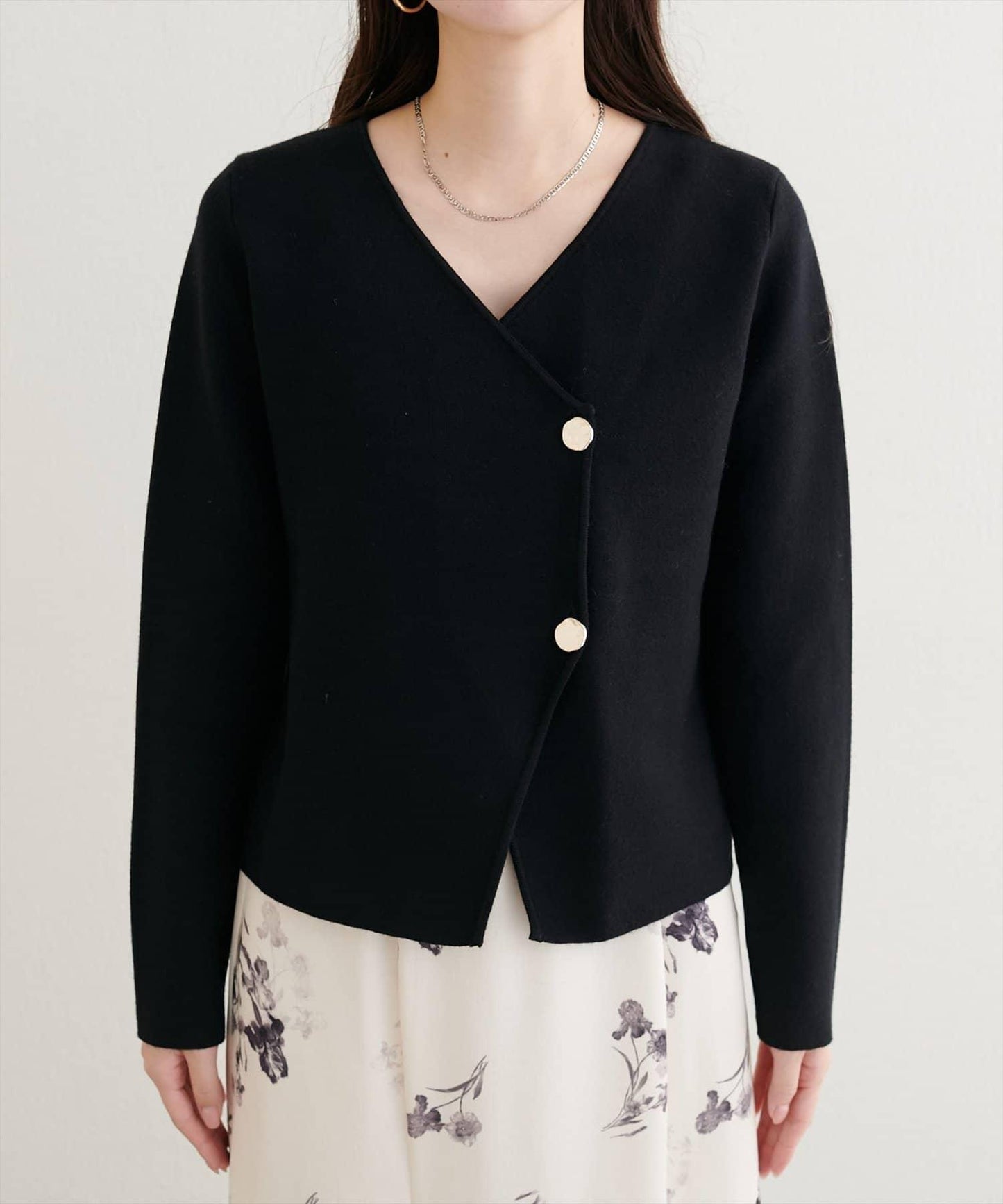 金色紐扣V領套頭衫