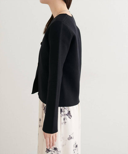 金色紐扣V領套頭衫