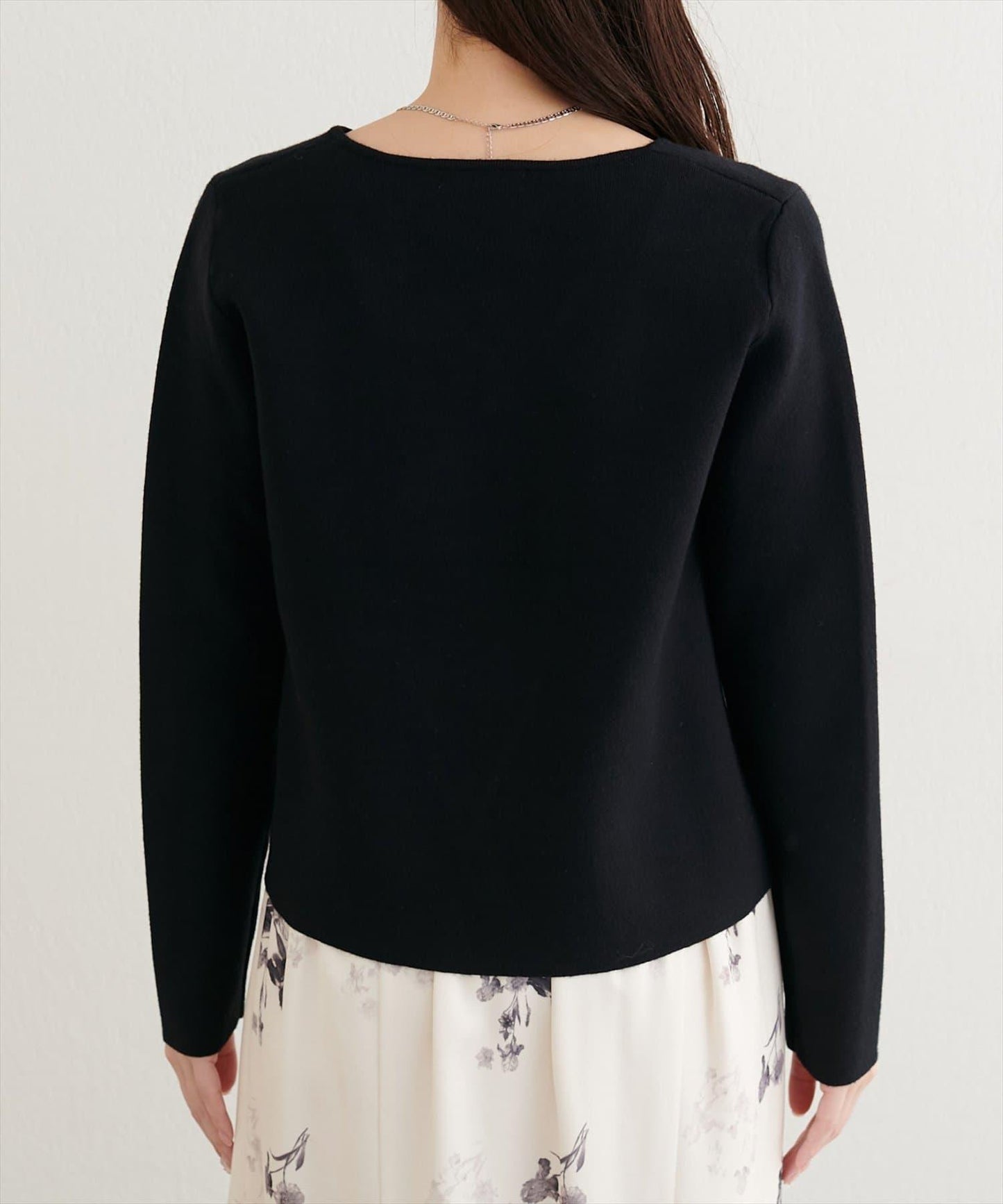 金色紐扣V領套頭衫