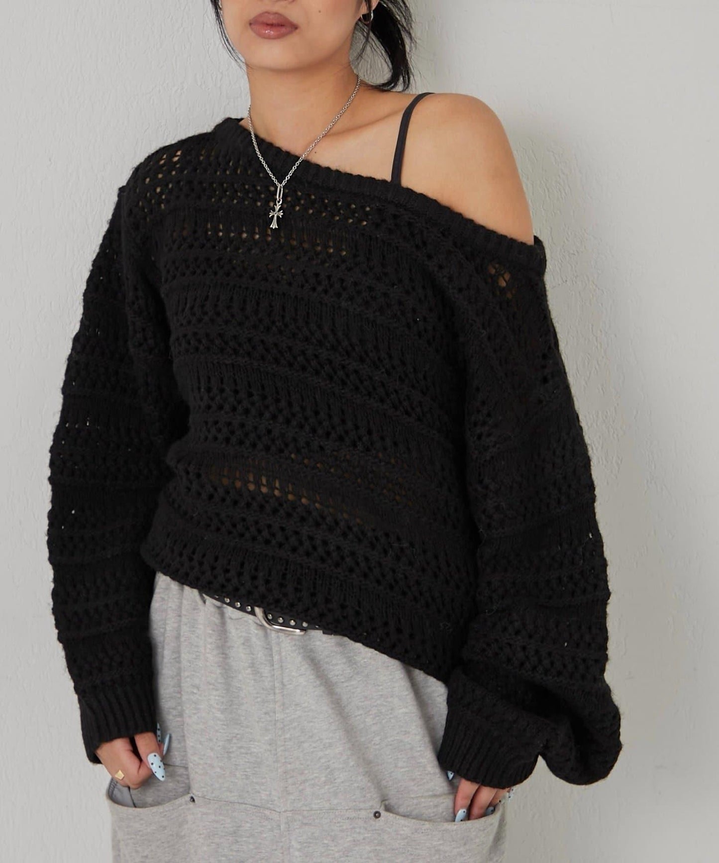 【WHO'S WHO gallery】網眼條紋一字肩兩穿針織衫