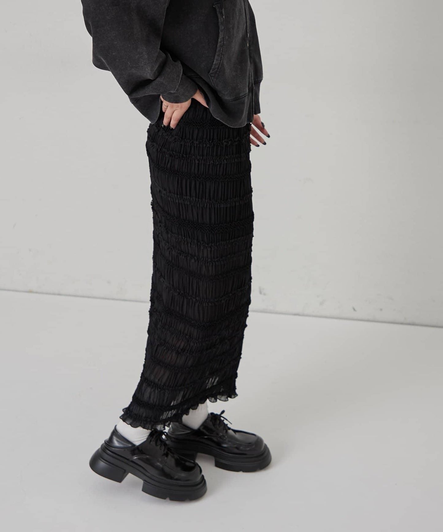 【WHO'S WHO gallery】立領荷葉邊修身長裙