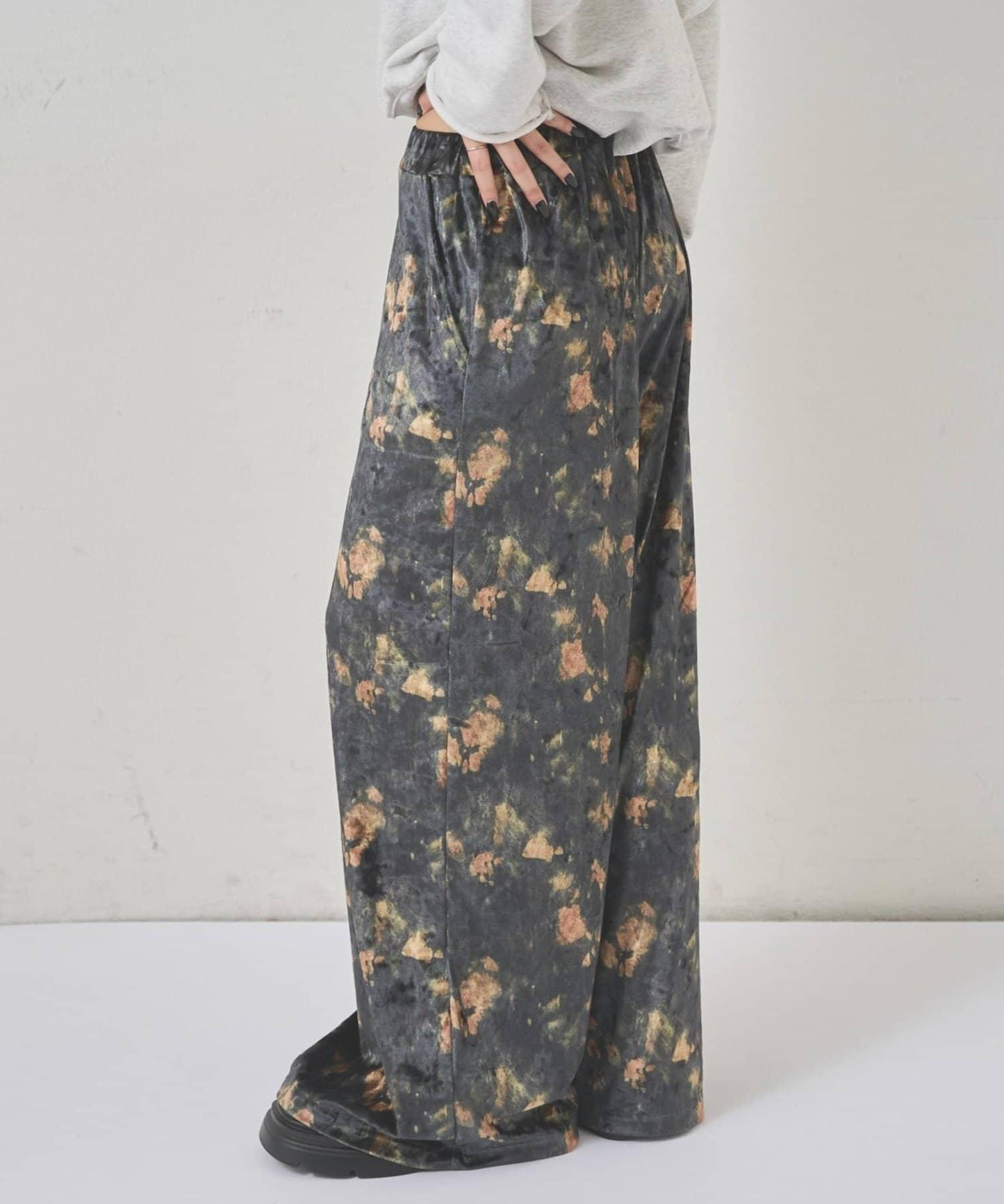 花卉圖案天鵝絨休閒褲