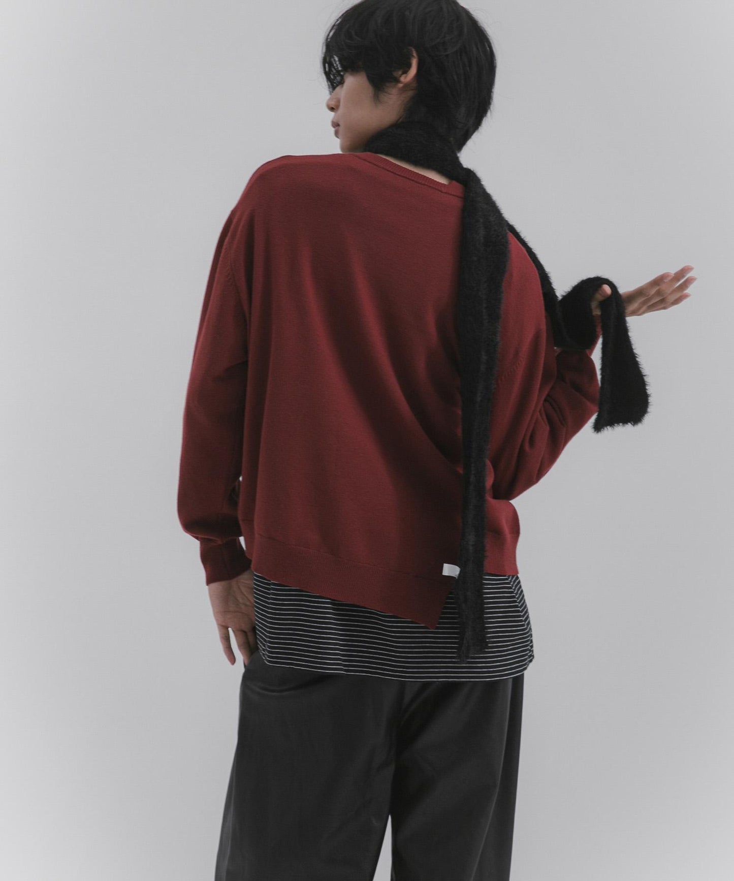 不對稱圓領針織衫