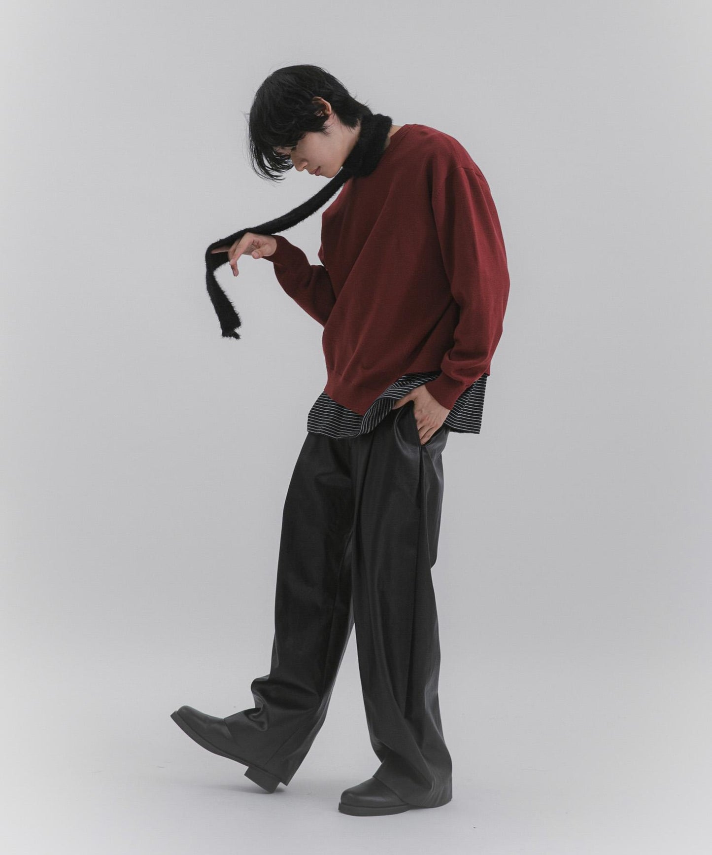 不對稱圓領針織衫