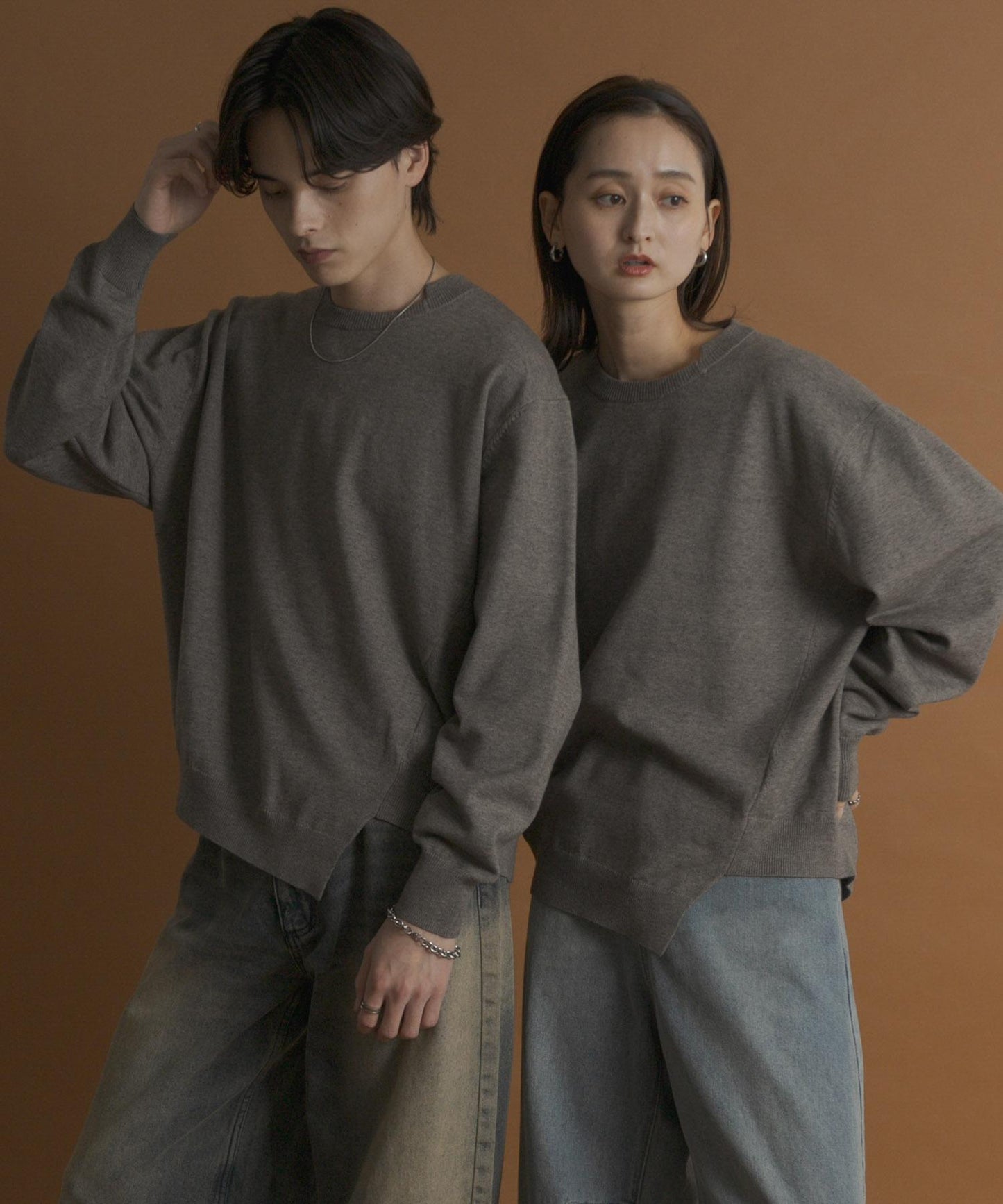 不對稱圓領針織衫