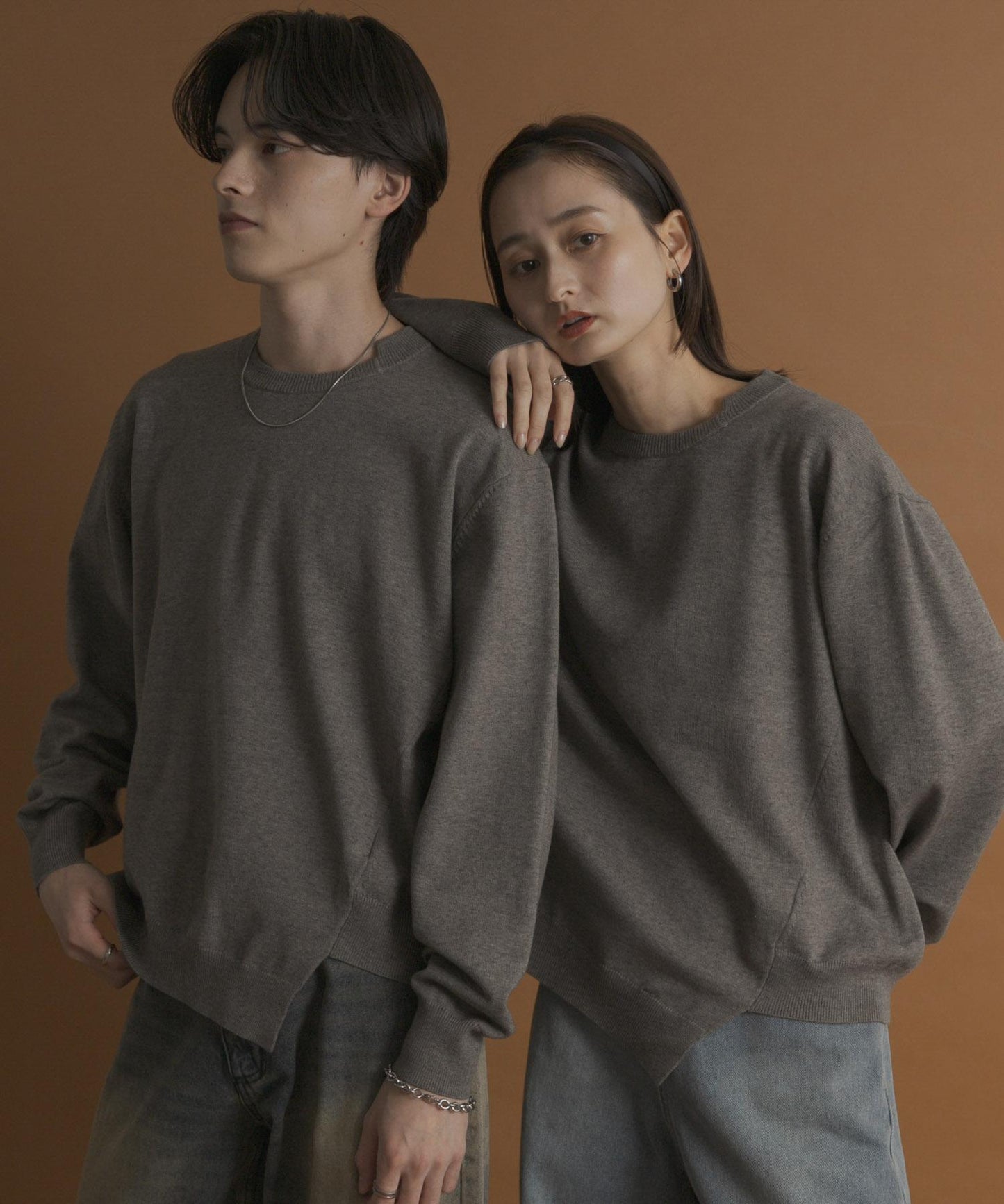 不對稱圓領針織衫