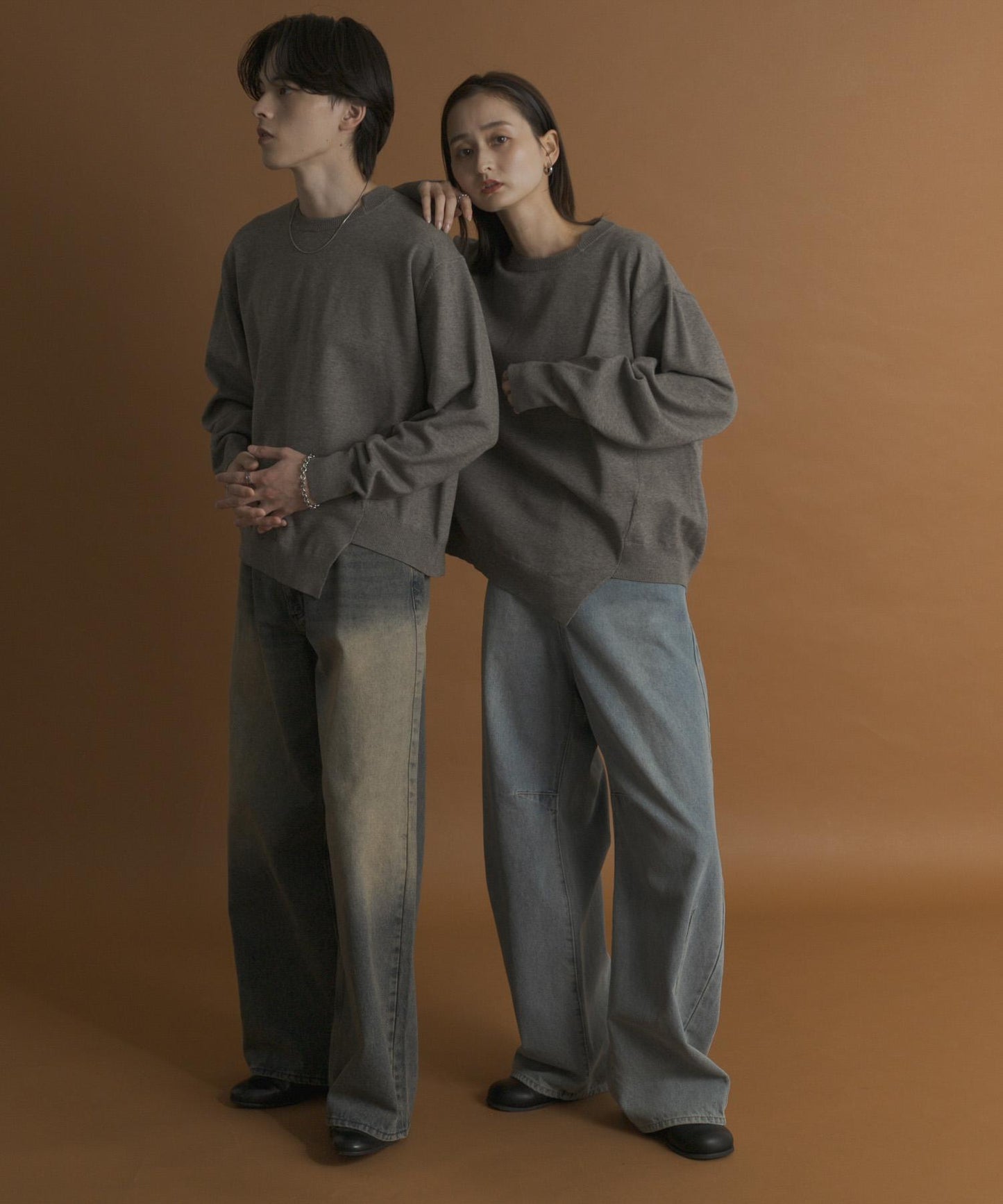 不對稱圓領針織衫