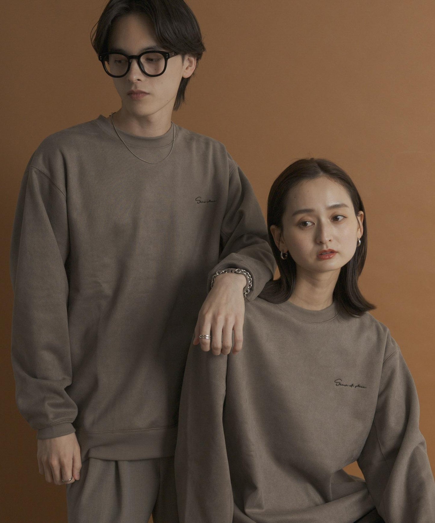 刺繡仿麂皮圓領衛衣