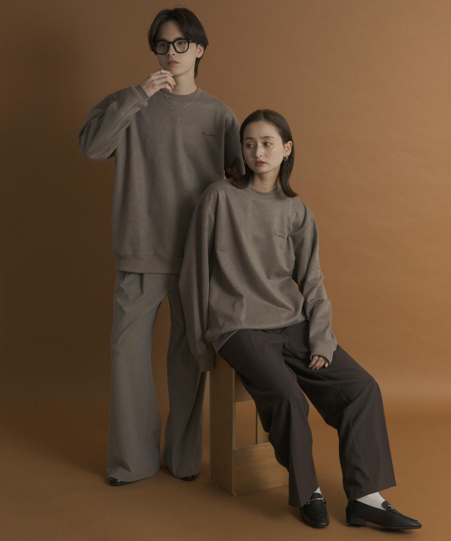 刺繡仿麂皮圓領衛衣