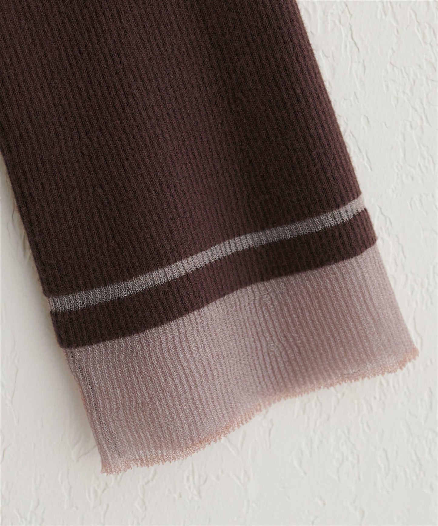 袖口透視喇叭袖針織衫