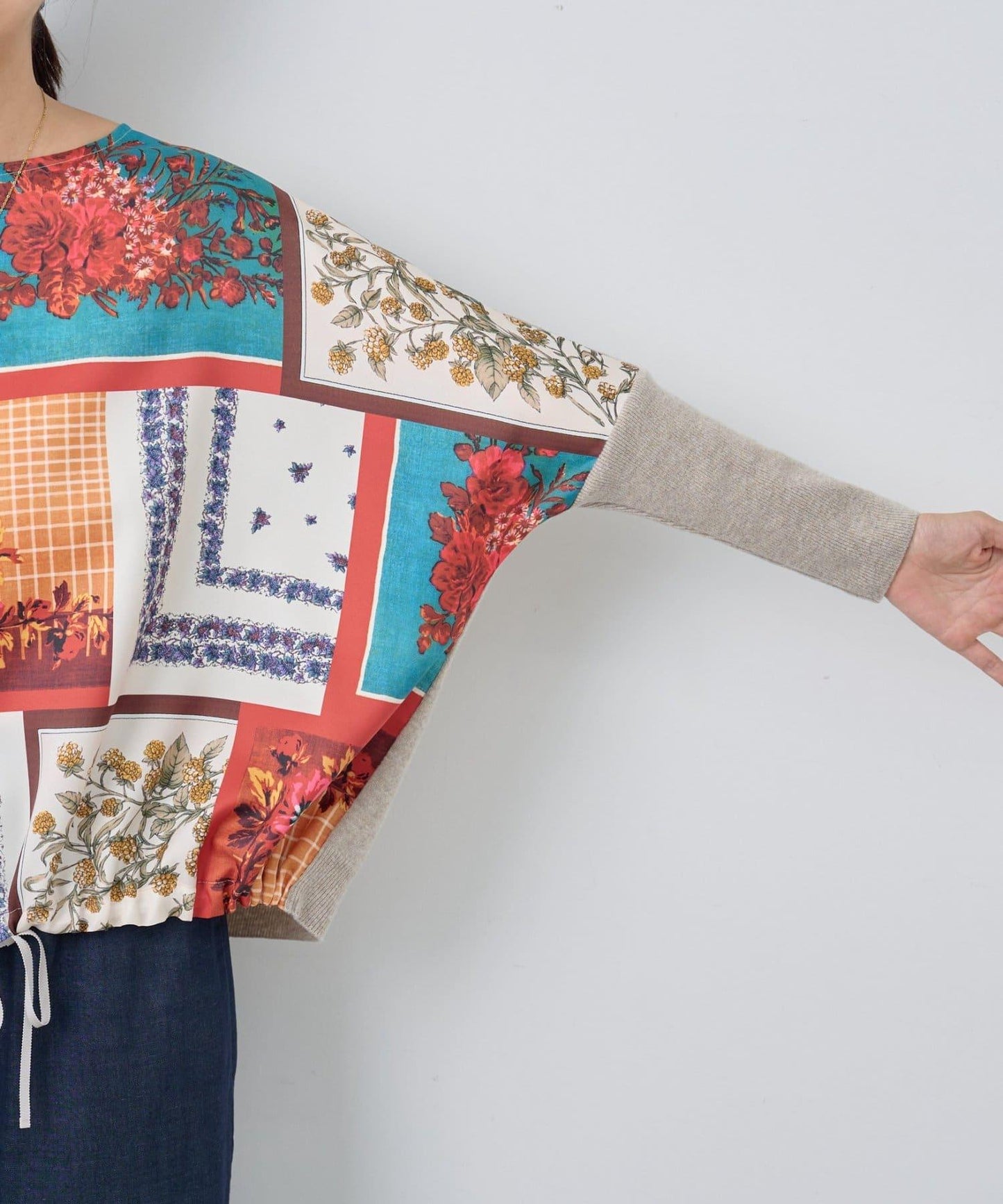 圍巾拼接印花針織衫