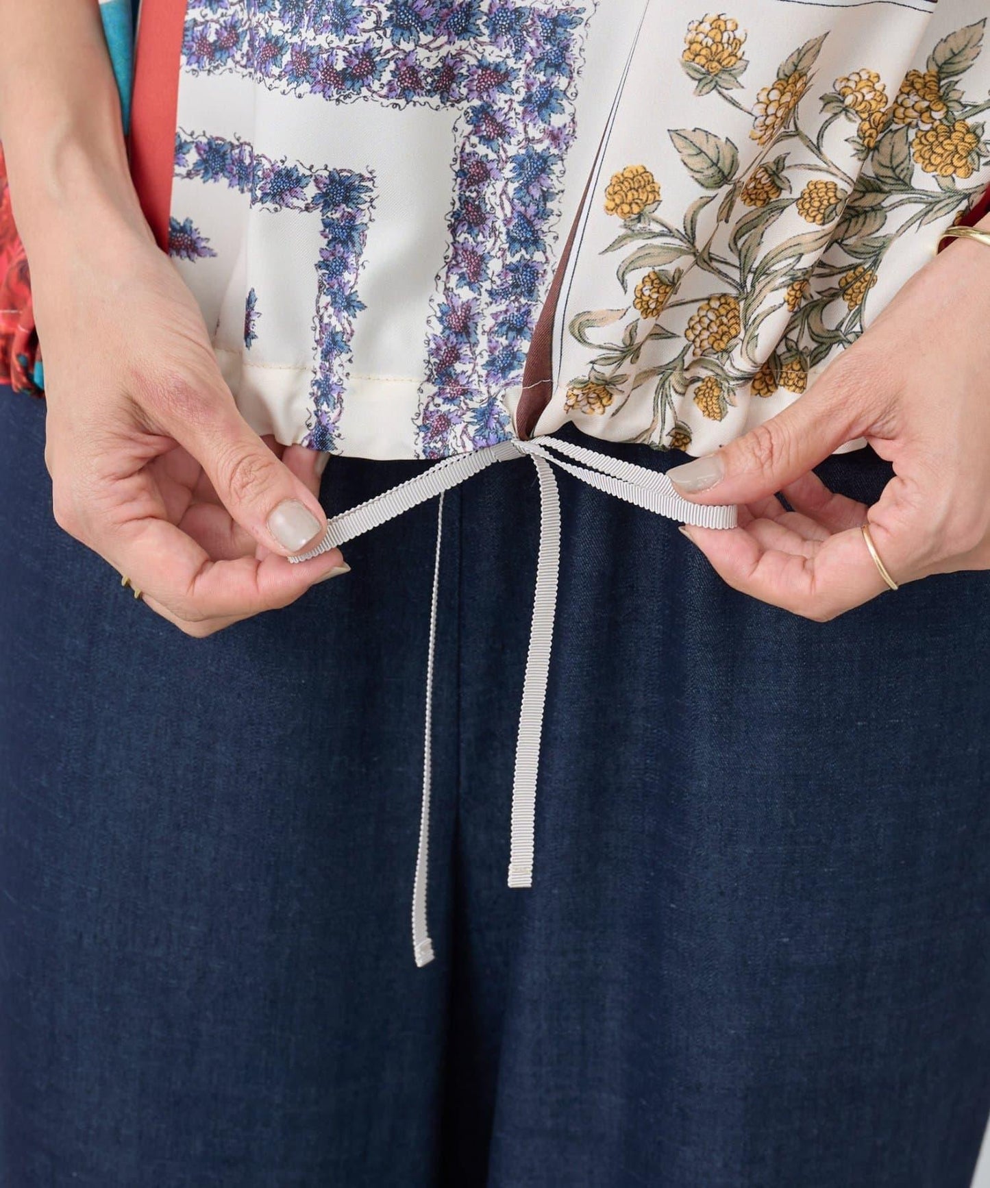 圍巾拼接印花針織衫