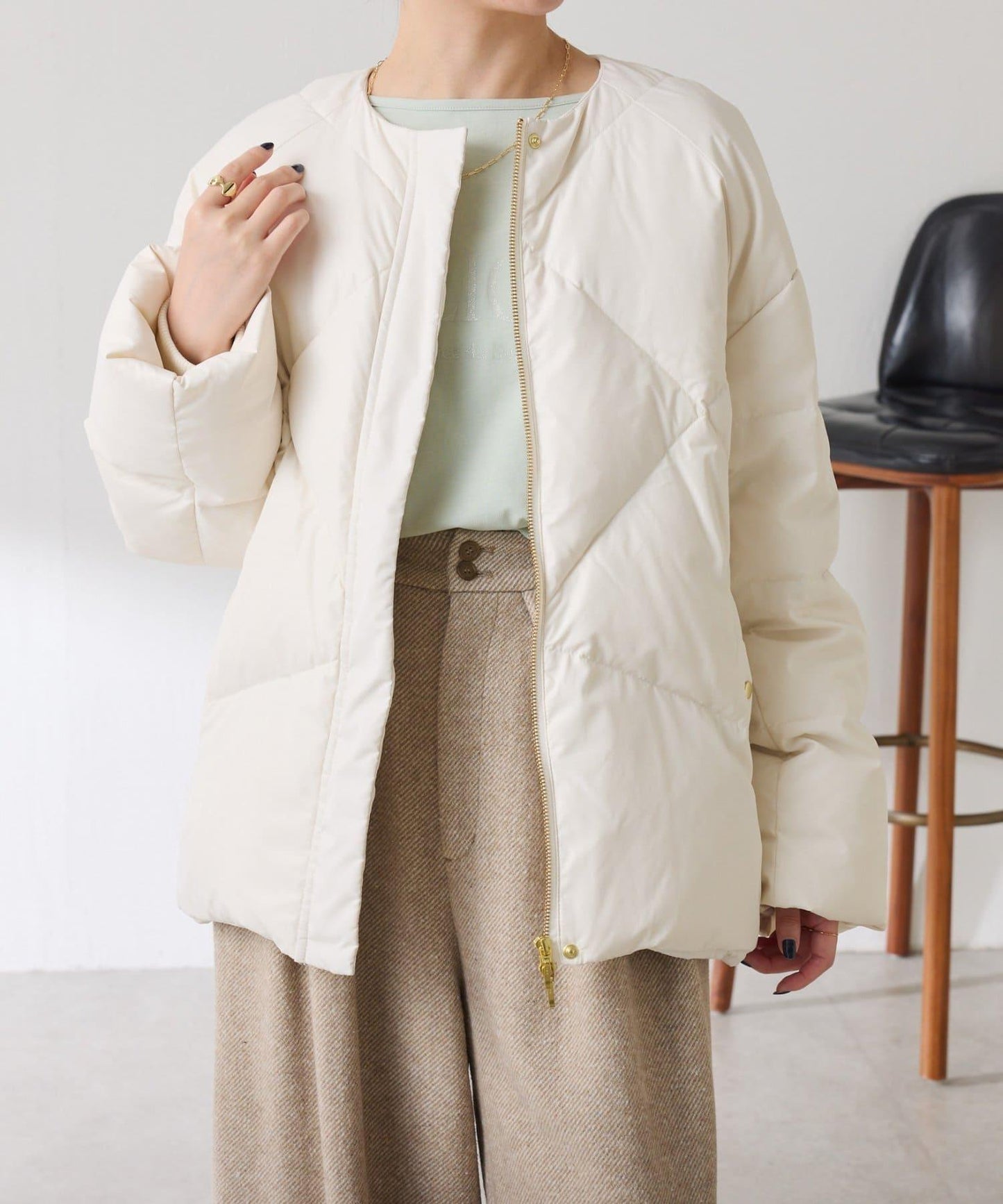 【輕量外套】輕質壓花無領羽絨服