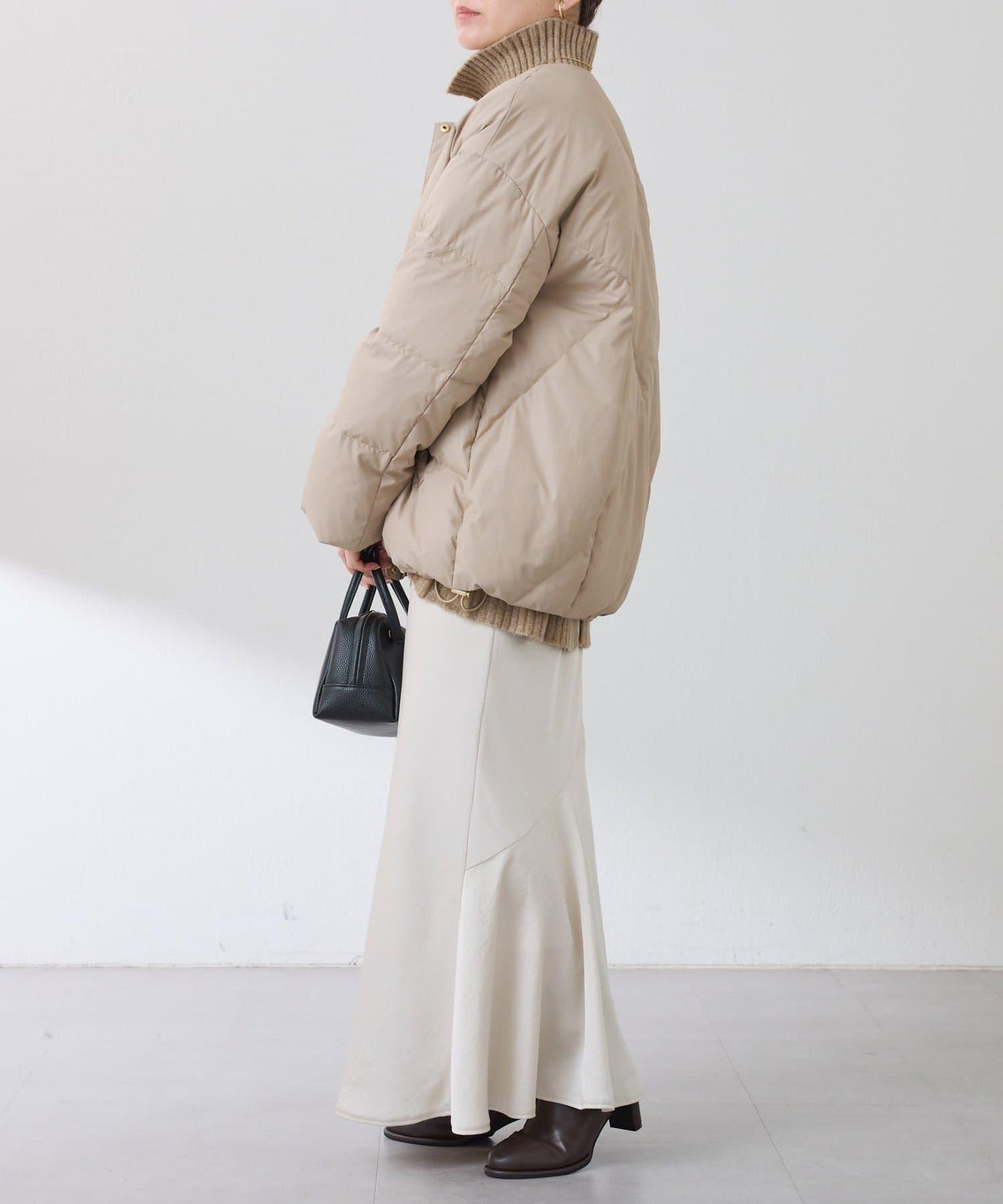 【輕量外套】輕質壓花無領羽絨服