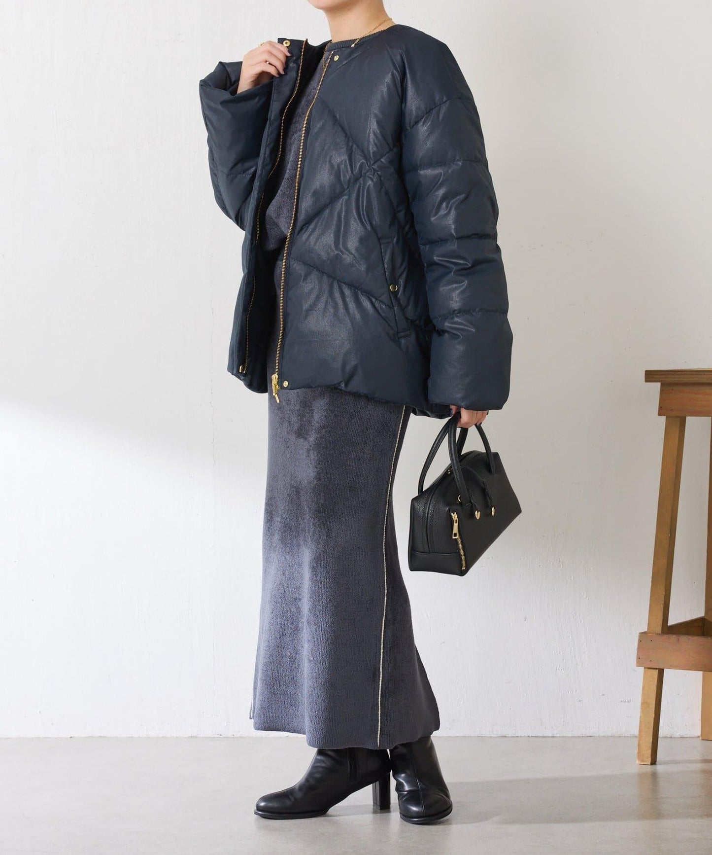 【輕量外套】輕質壓花無領羽絨服