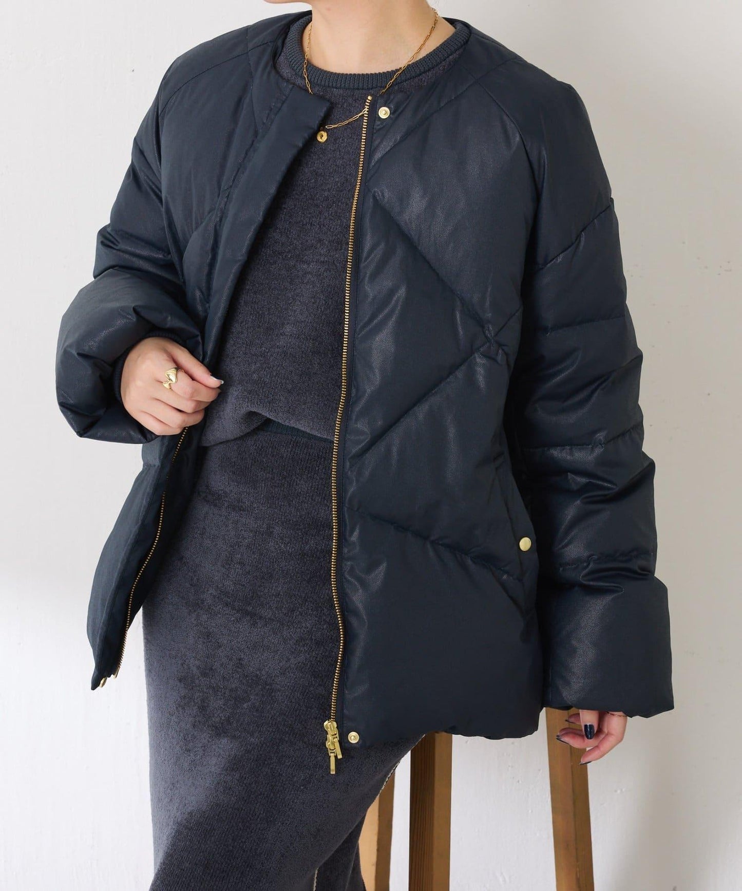 【輕量外套】輕質壓花無領羽絨服