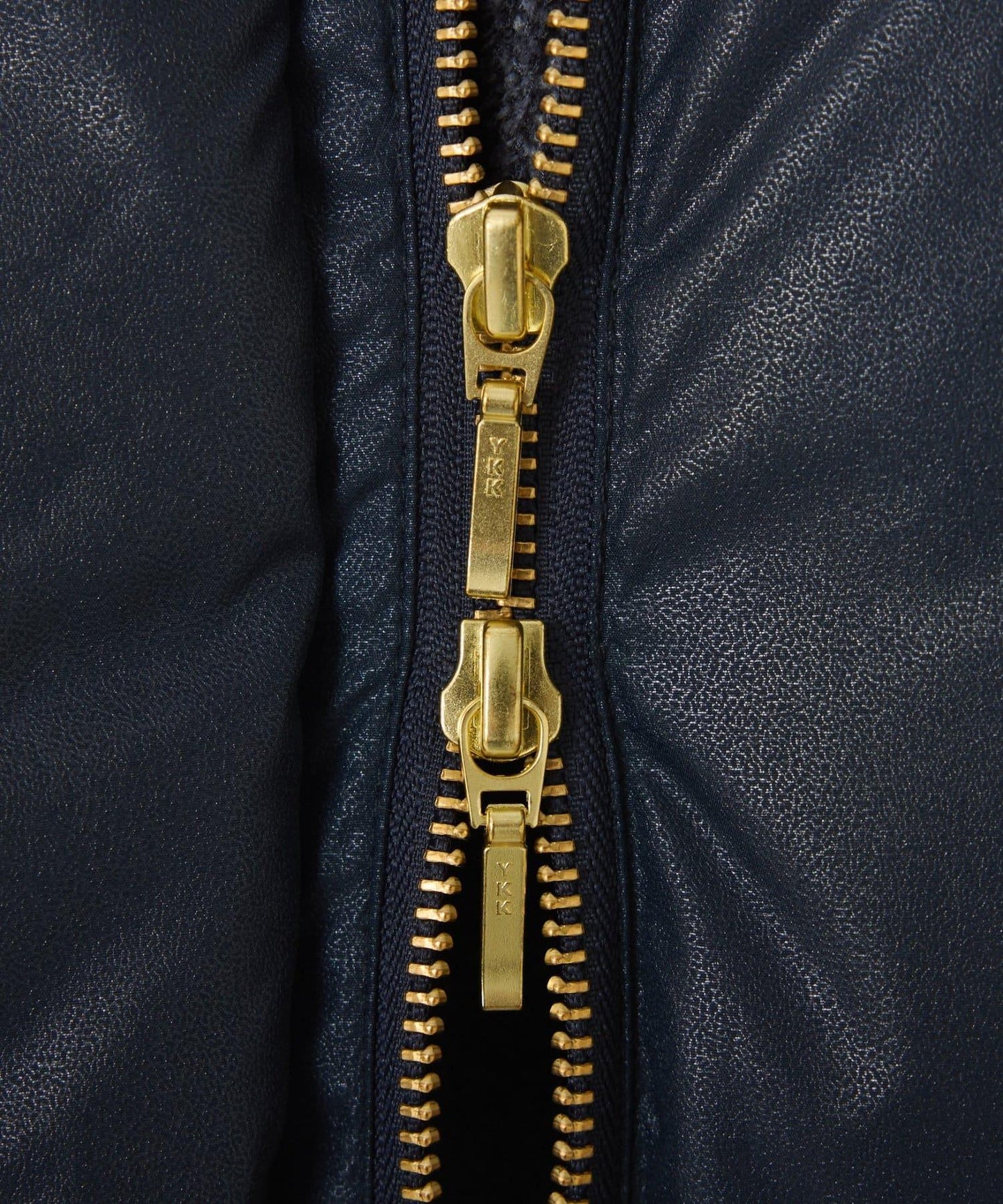 【輕量外套】輕質壓花無領羽絨服