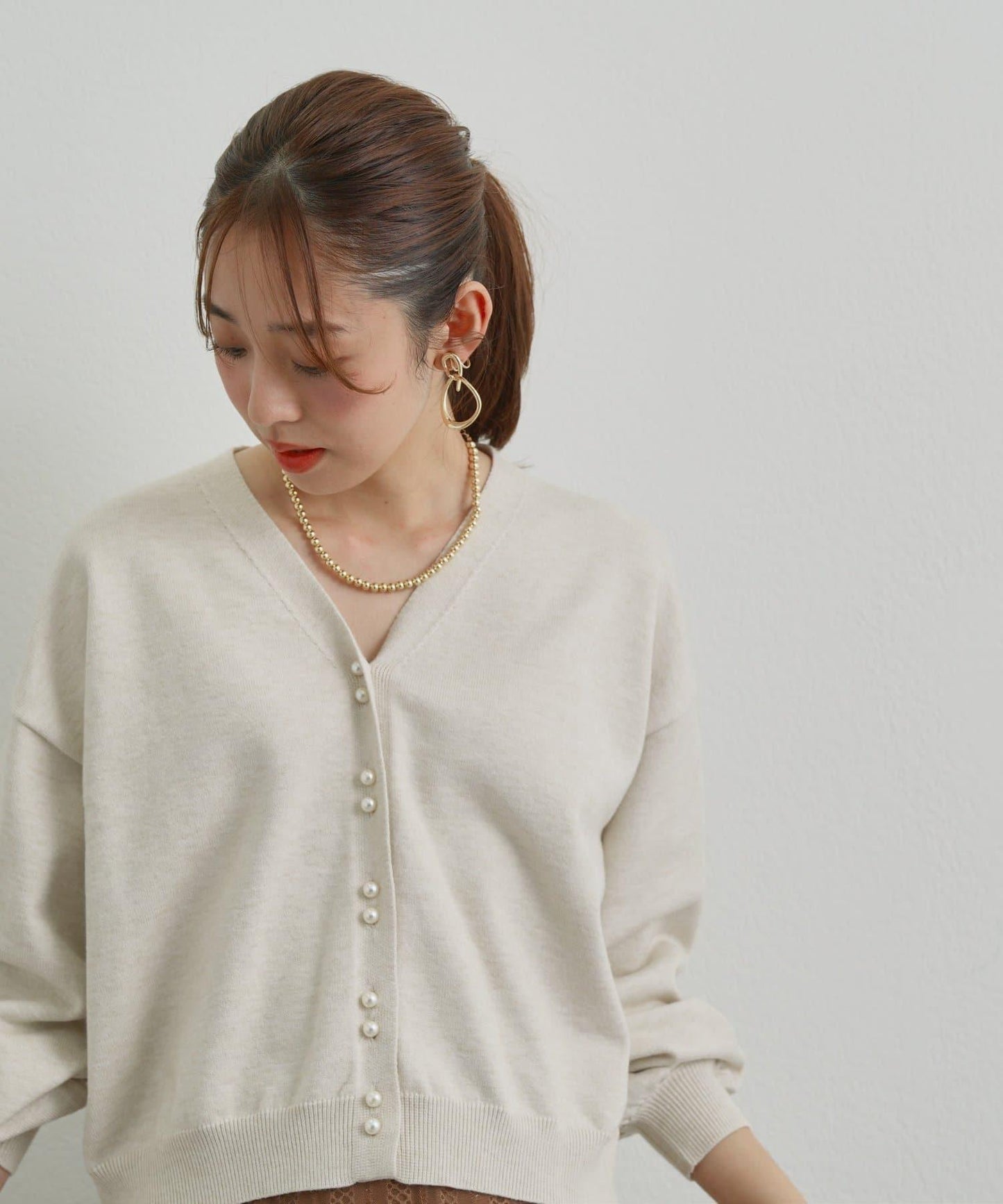 《さりげなく大人可愛い》雙珍珠紐扣短款開衫