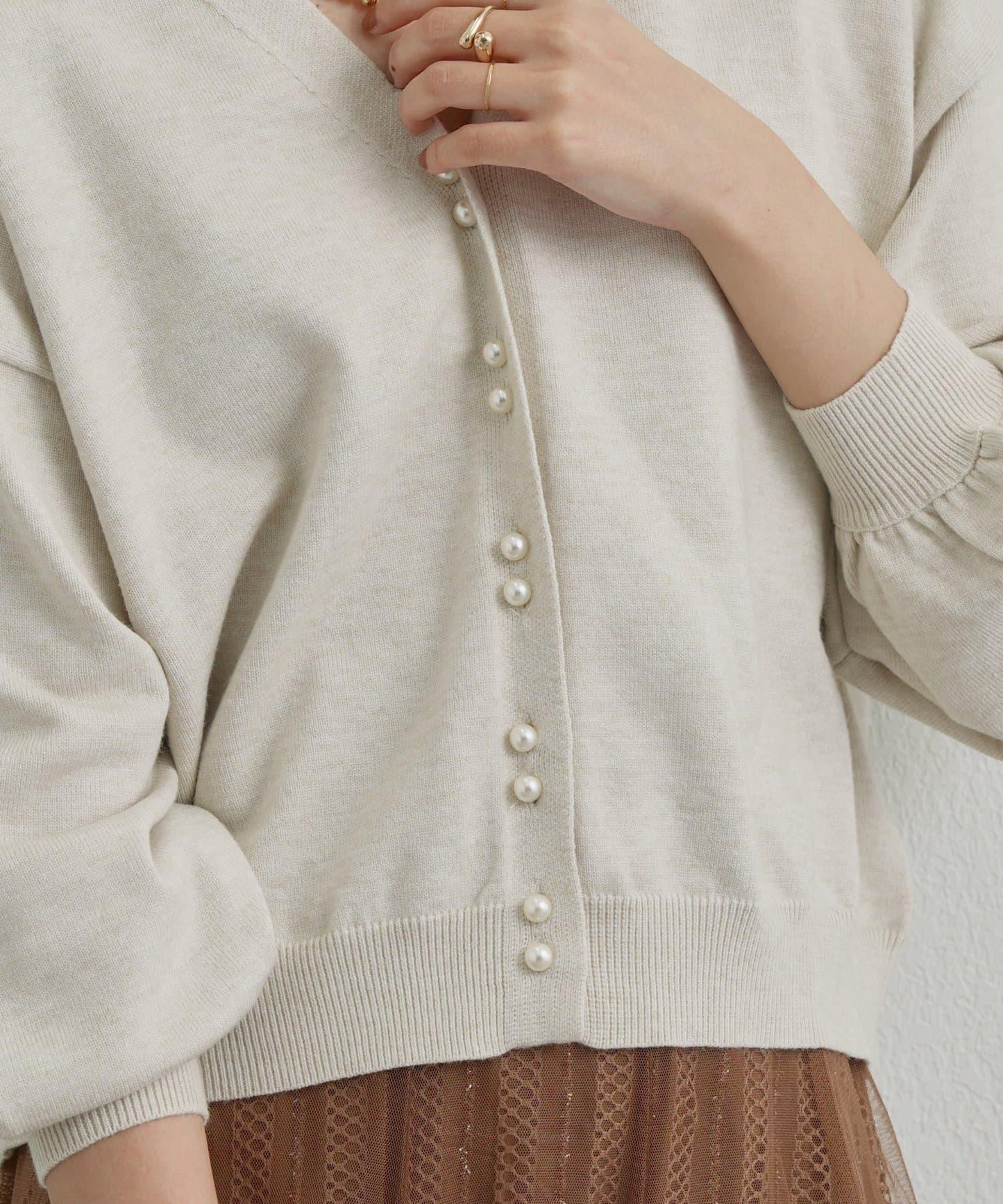 《さりげなく大人可愛い》雙珍珠紐扣短款開衫
