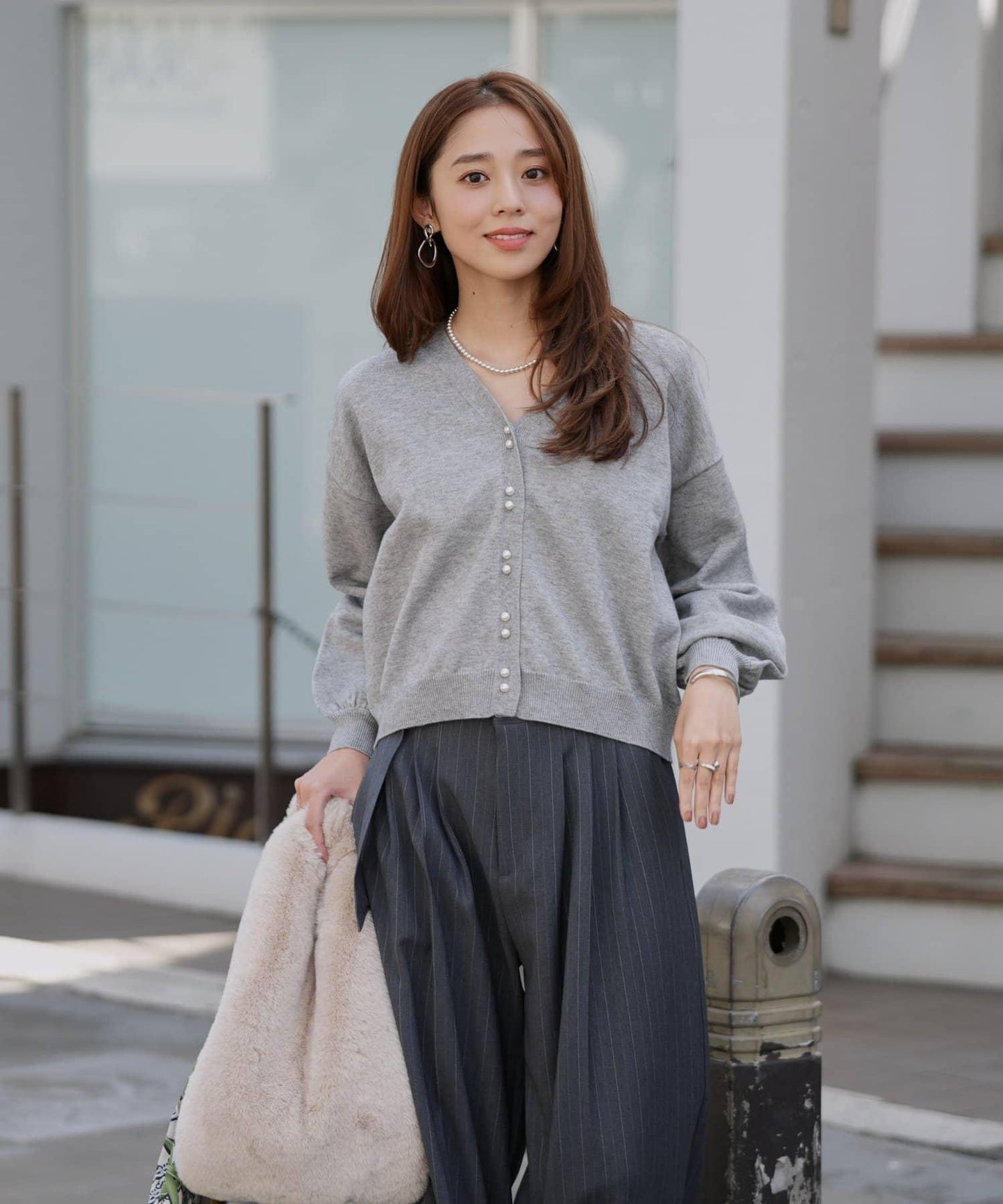 《さりげなく大人可愛い》雙珍珠紐扣短款開衫