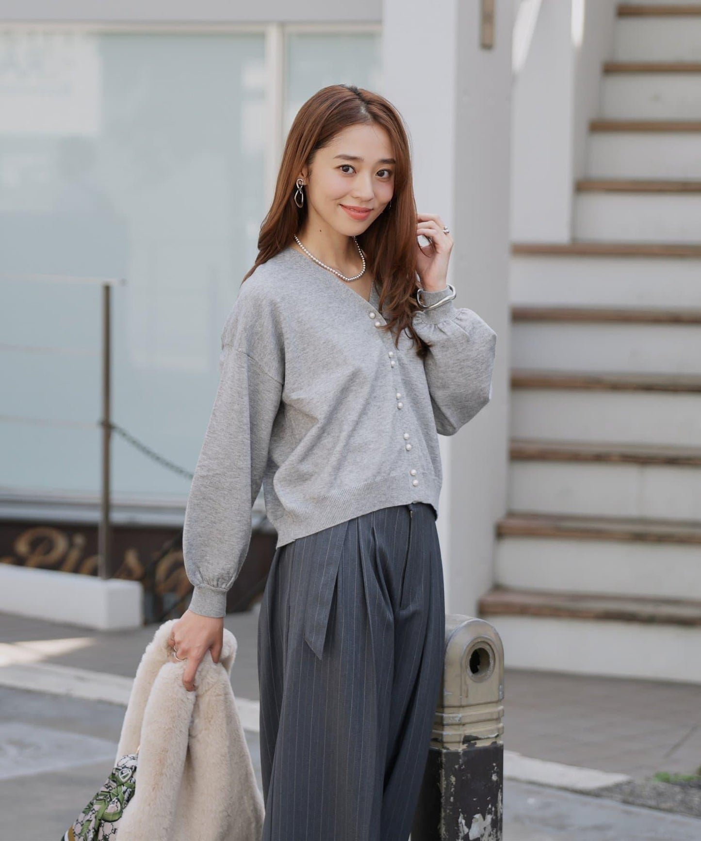 《さりげなく大人可愛い》雙珍珠紐扣短款開衫