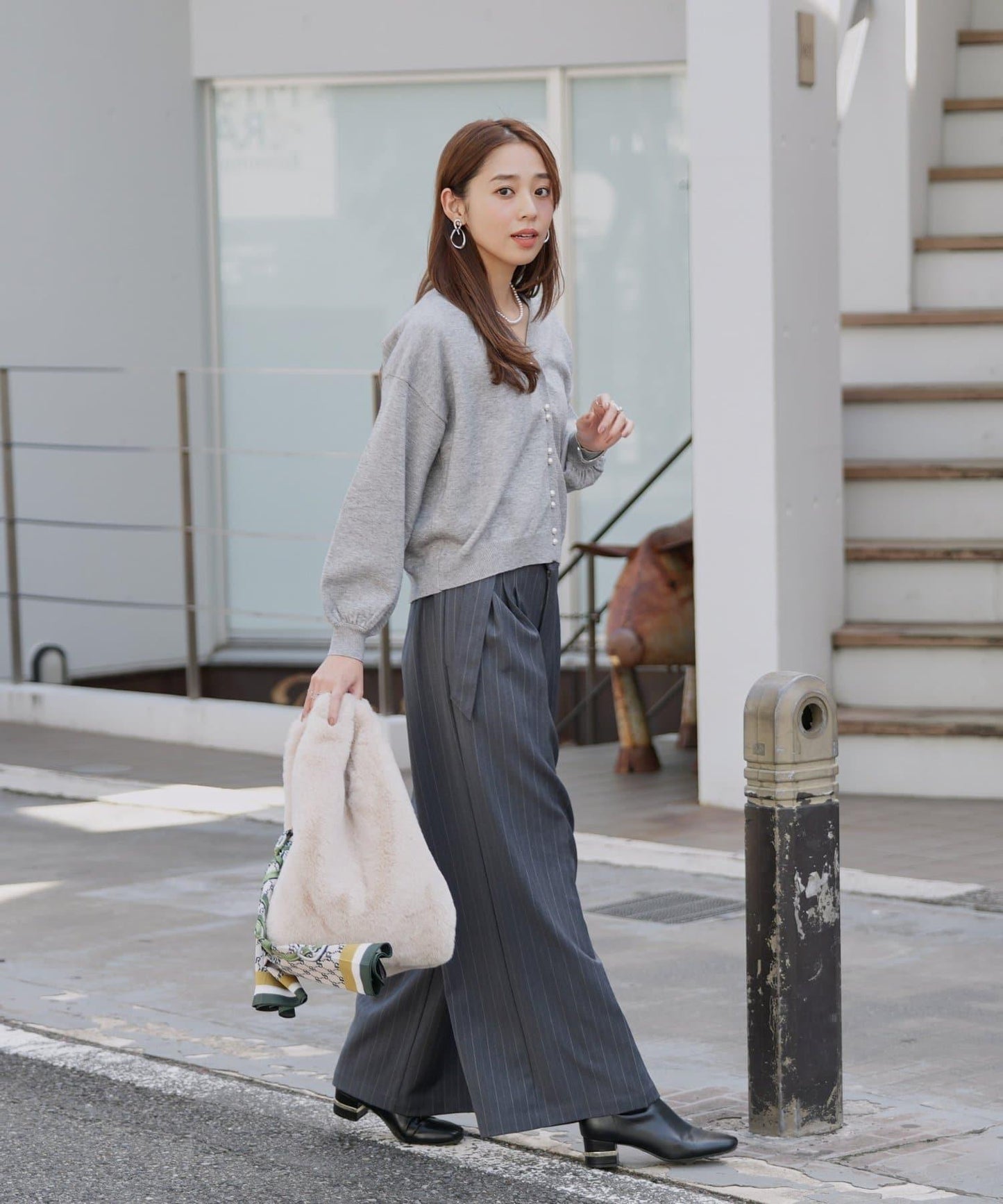 《さりげなく大人可愛い》雙珍珠紐扣短款開衫