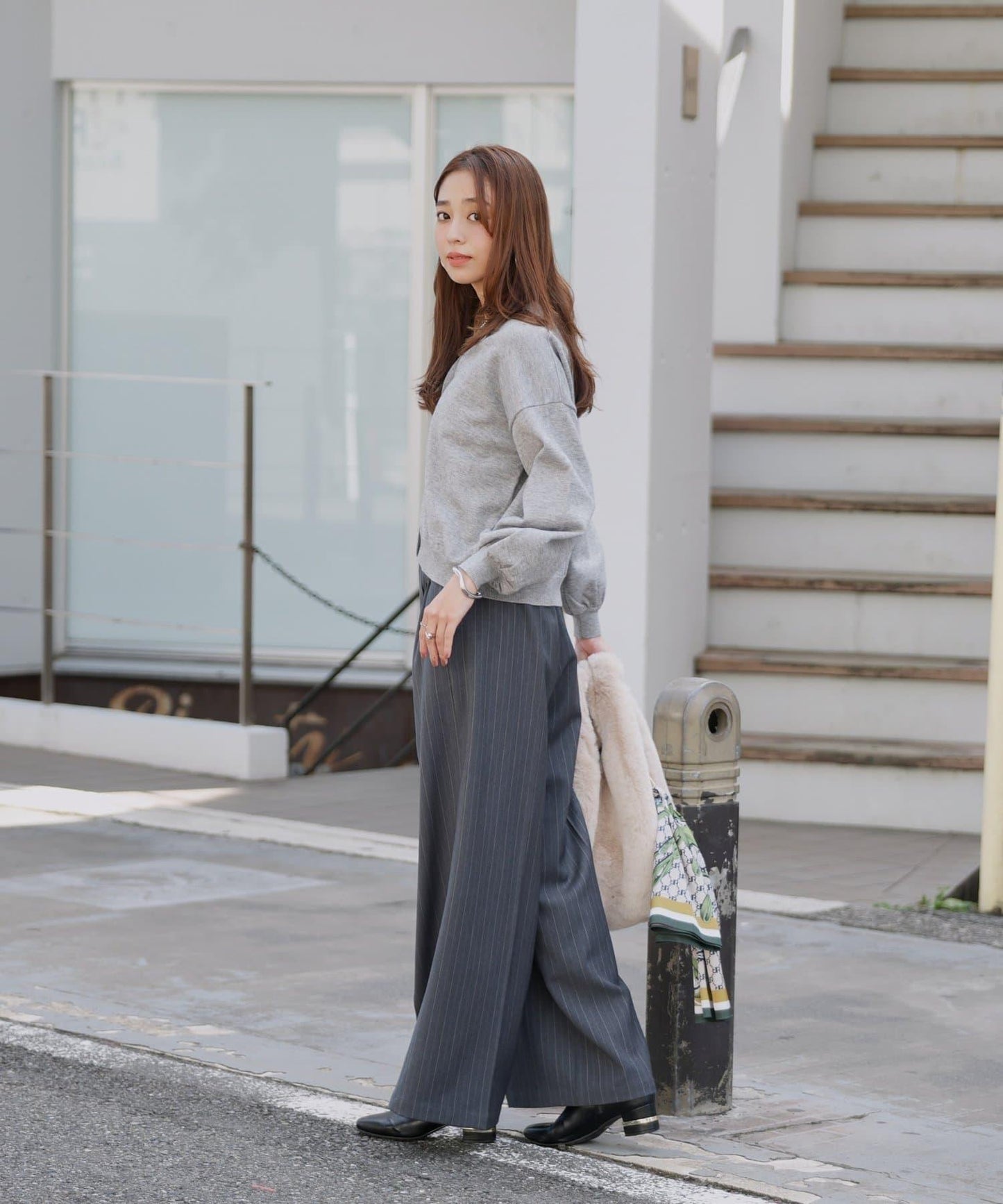 《さりげなく大人可愛い》雙珍珠紐扣短款開衫