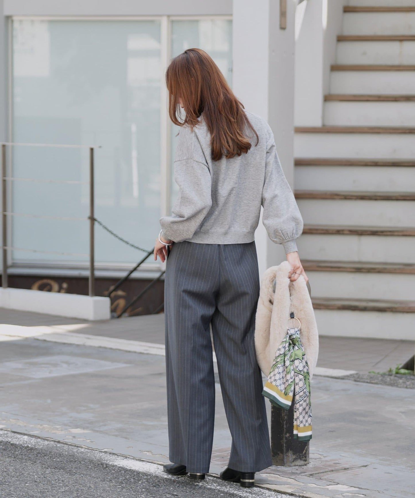 《さりげなく大人可愛い》雙珍珠紐扣短款開衫