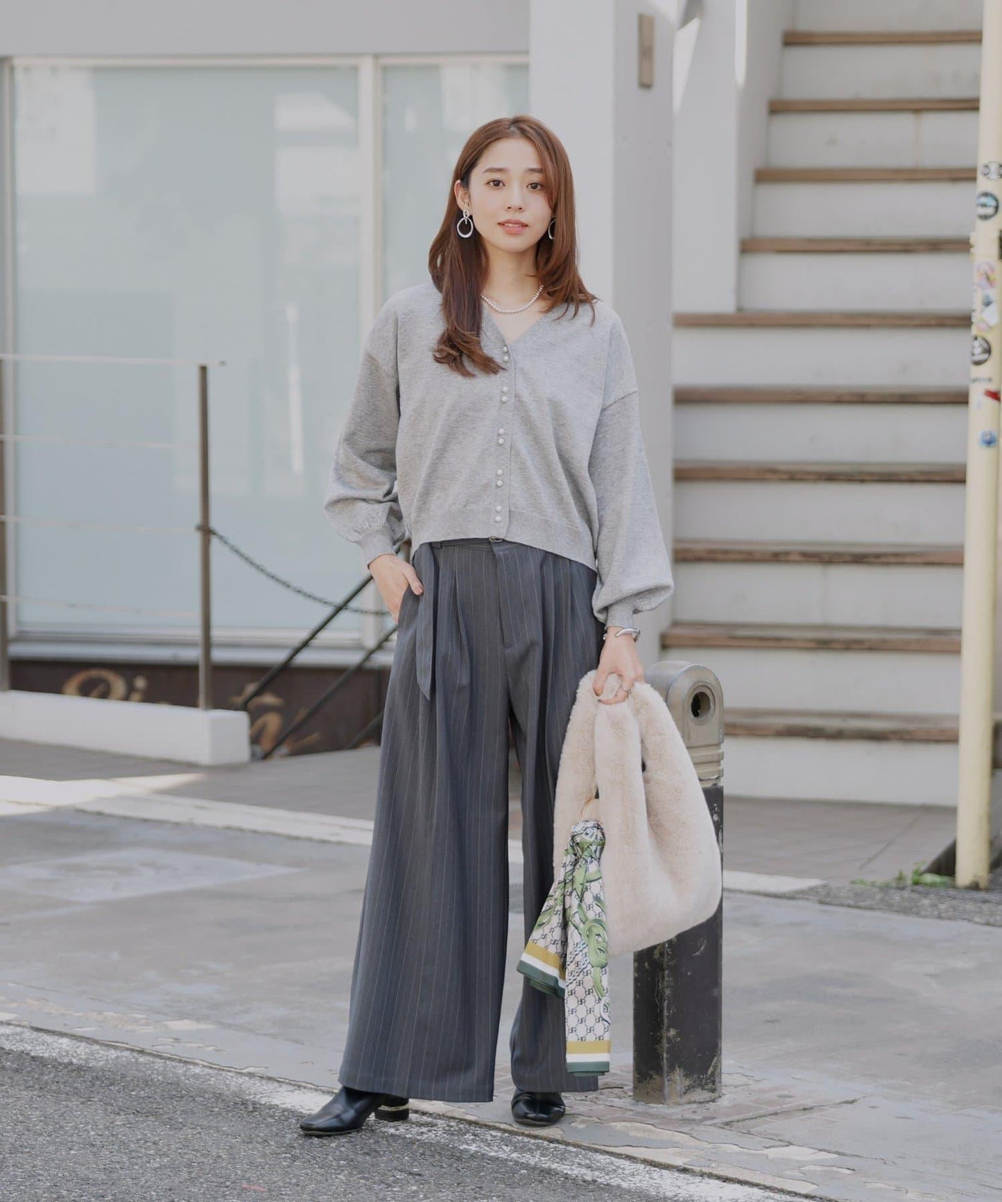 《さりげなく大人可愛い》雙珍珠紐扣短款開衫