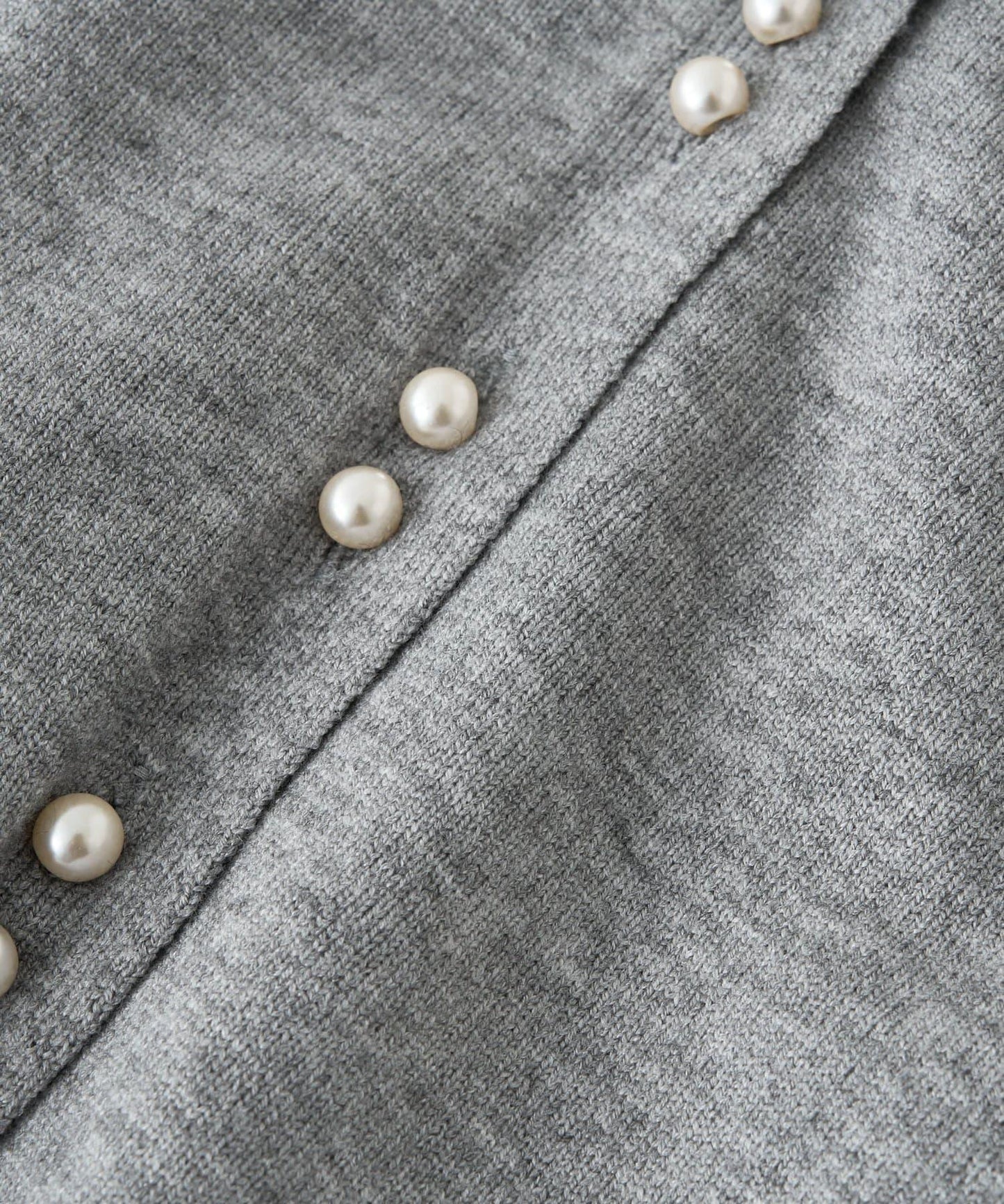 《さりげなく大人可愛い》雙珍珠紐扣短款開衫