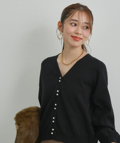 《さりげなく大人可愛い》雙珍珠紐扣短款開衫