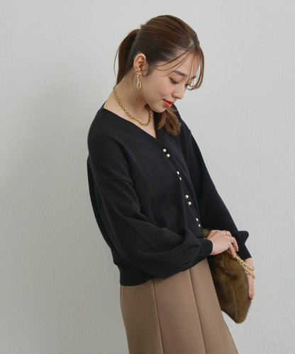 《さりげなく大人可愛い》雙珍珠紐扣短款開衫