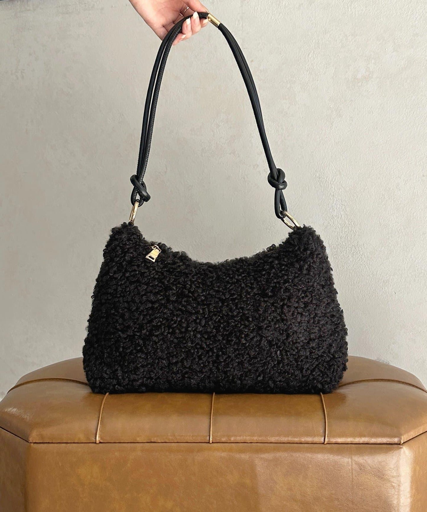 貴賓犬絨面單肩包