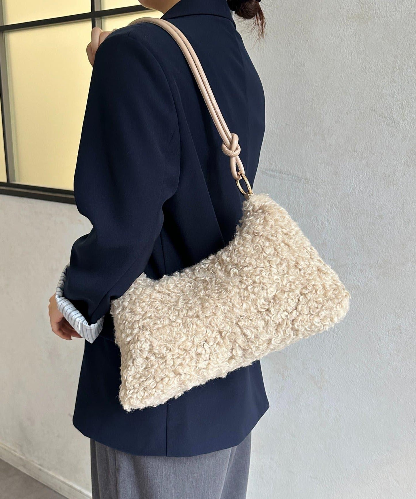 貴賓犬絨面單肩包