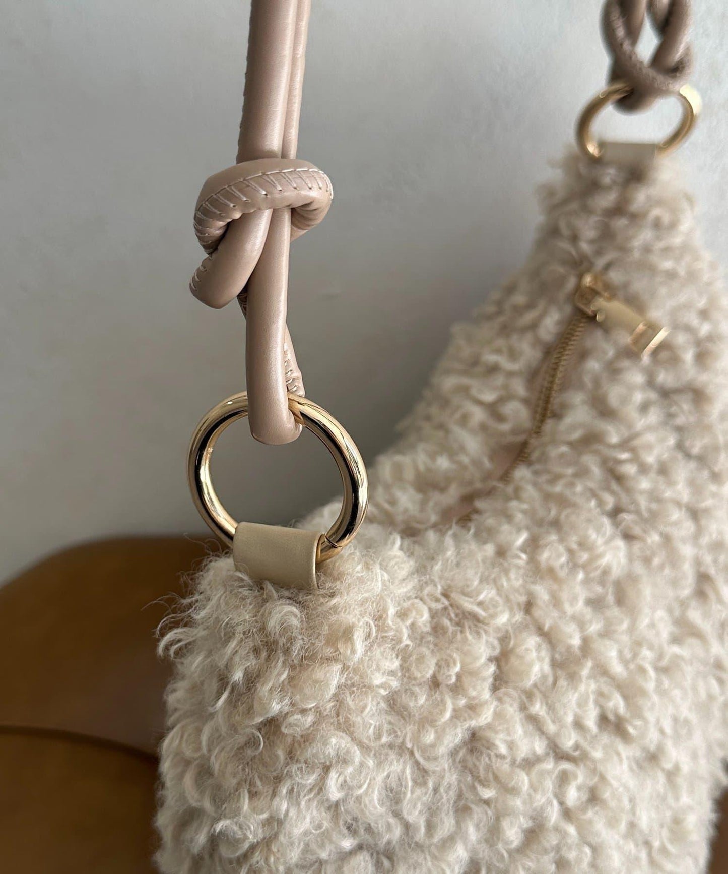 貴賓犬絨面單肩包