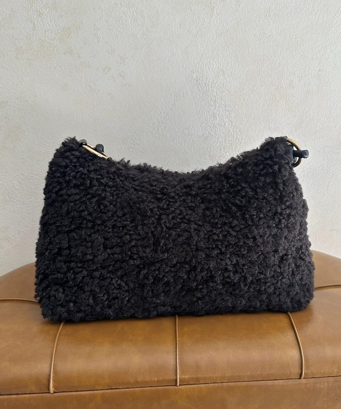 貴賓犬絨面單肩包