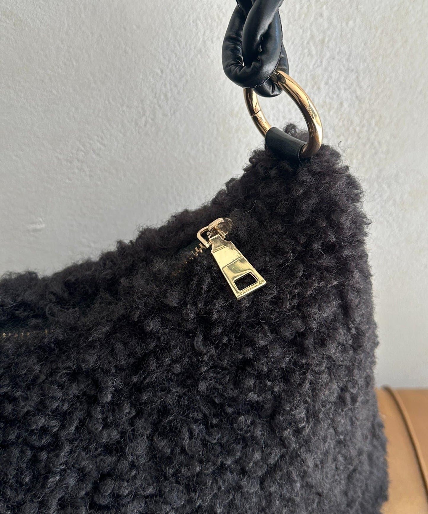 貴賓犬絨面單肩包