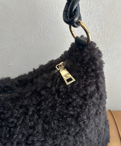 貴賓犬絨面單肩包