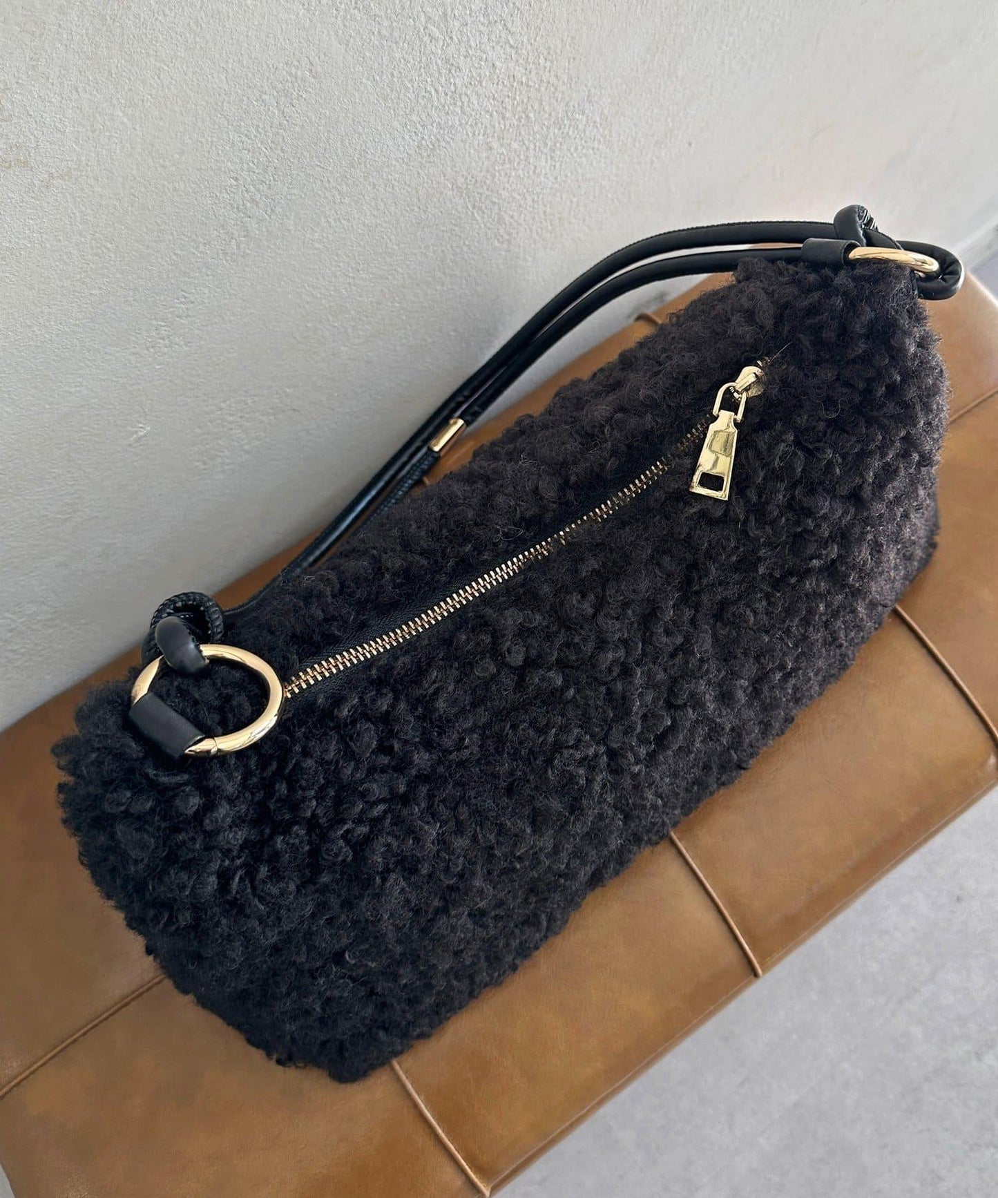 貴賓犬絨面單肩包