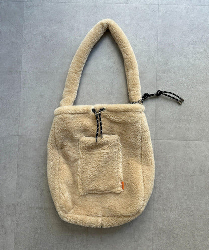 帶吊飾毛絨束口托特包